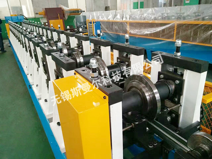 工業(yè)門吊軌成型機(jī)